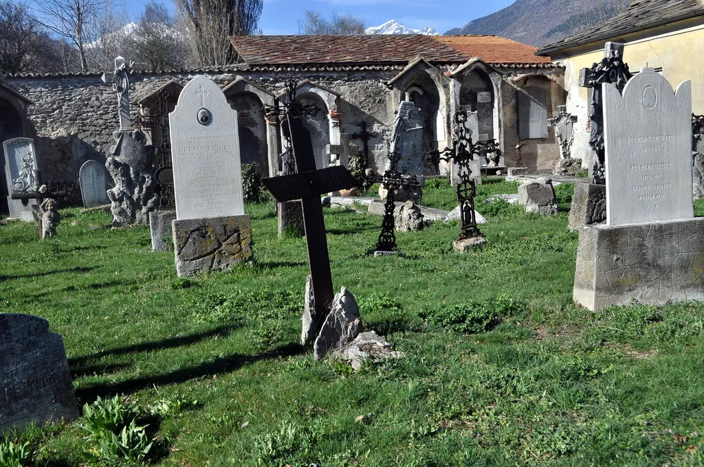Cimitero di Aosta, dal 2027 scadono le concessioni assegnate nel 1997