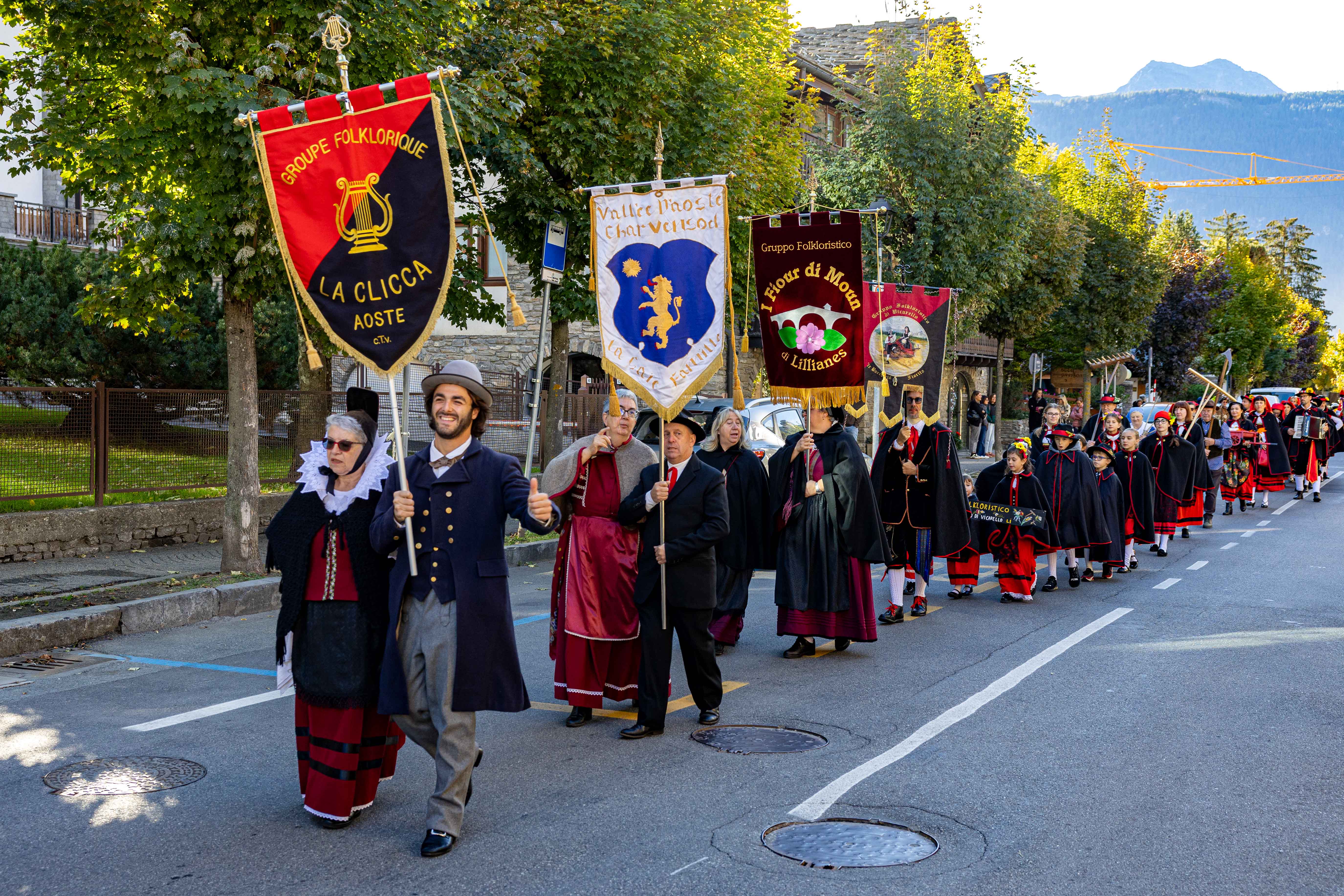 Les Badochys de Courmayeur, settant'anni di tradizione in festa ai piedi del Monte Bianco