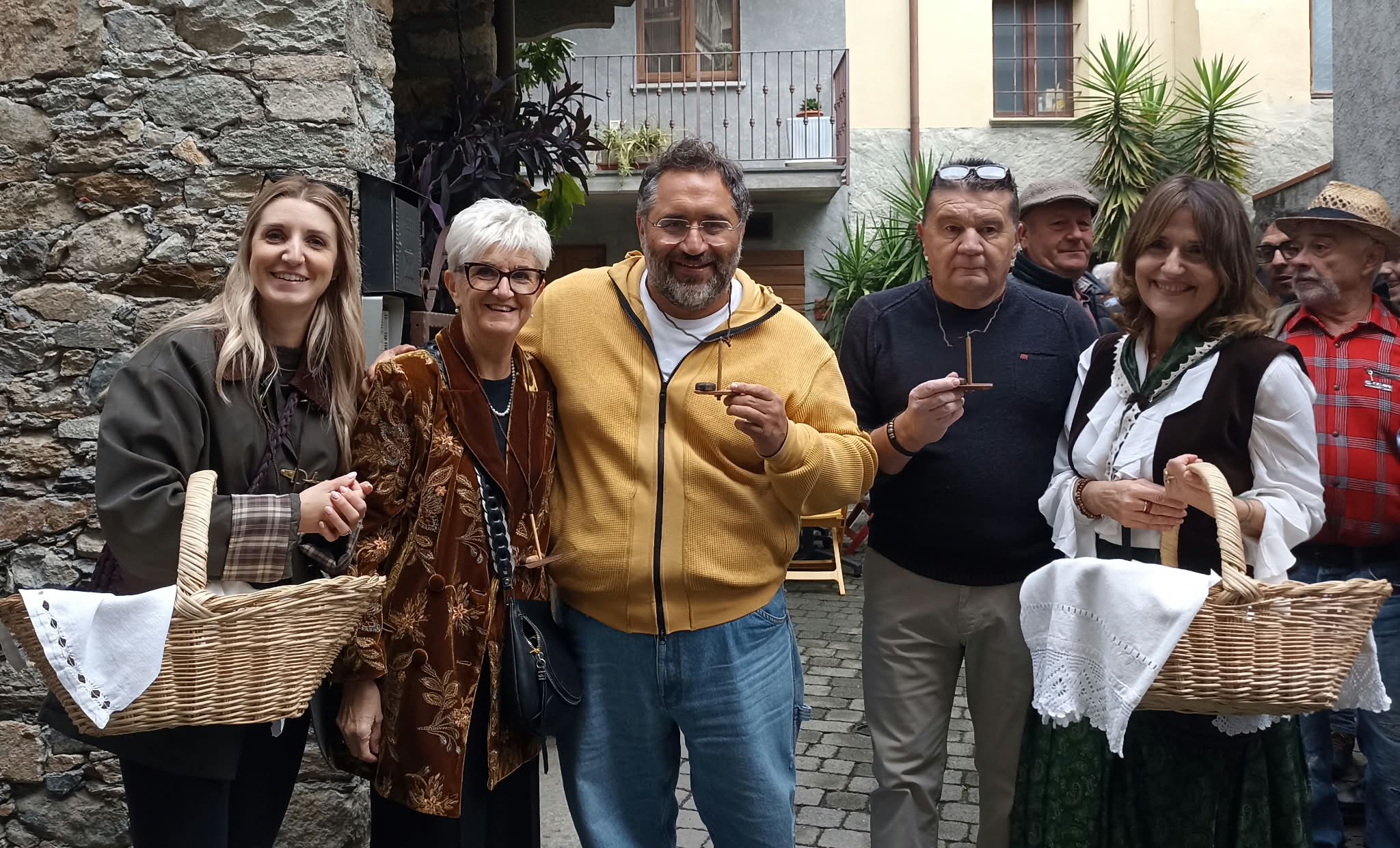 Nomaglio, la Sagra della Castagna resiste alla pioggia e conquista Linea Verde