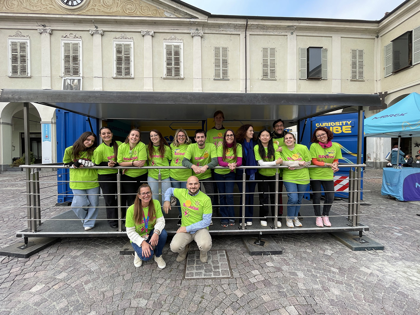 Ivrea, la scienza entra in piazza con il Curiosity Cube di Merck