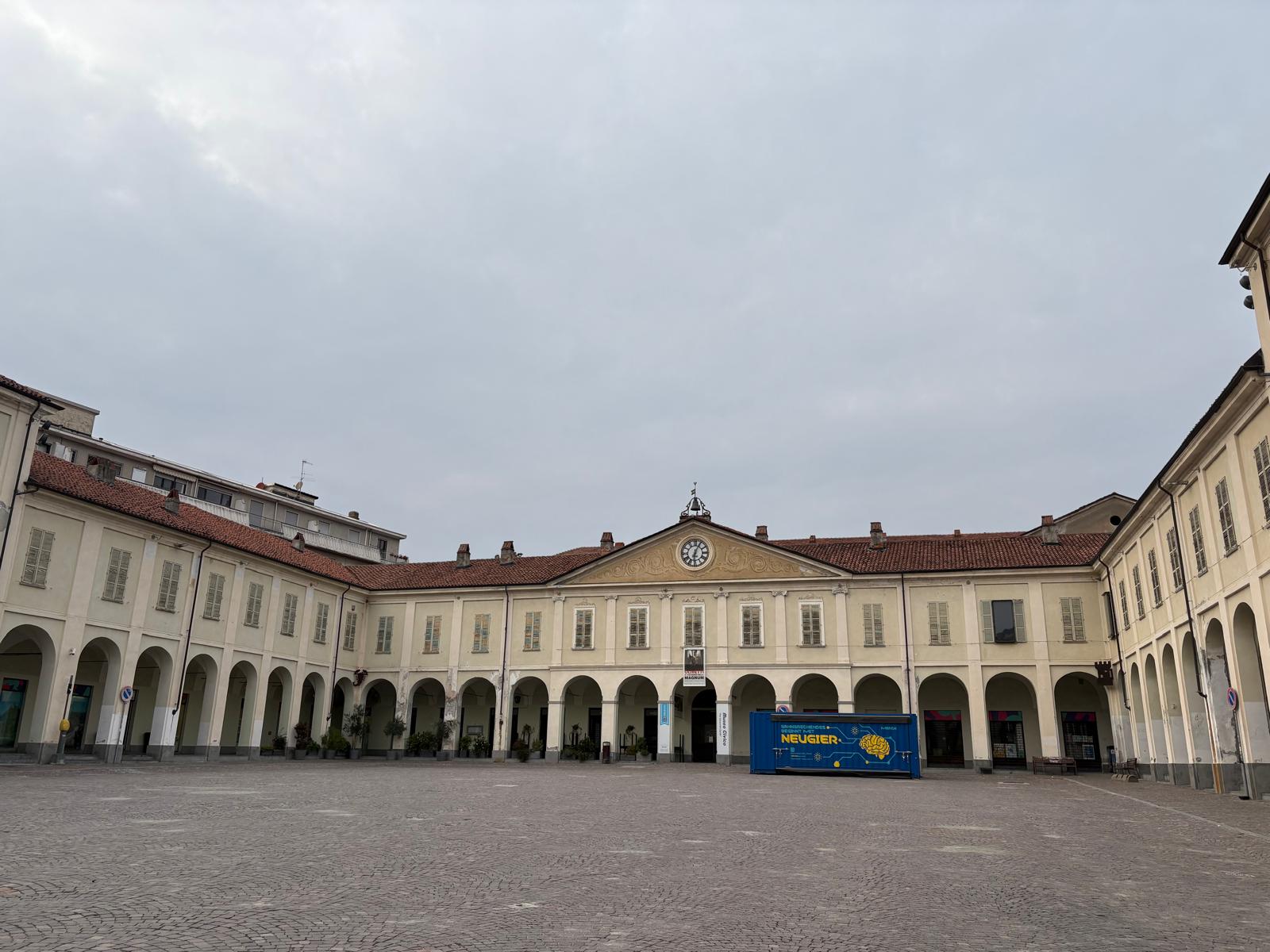 Ivrea, la scienza entra in piazza con il Curiosity Cube di Merck