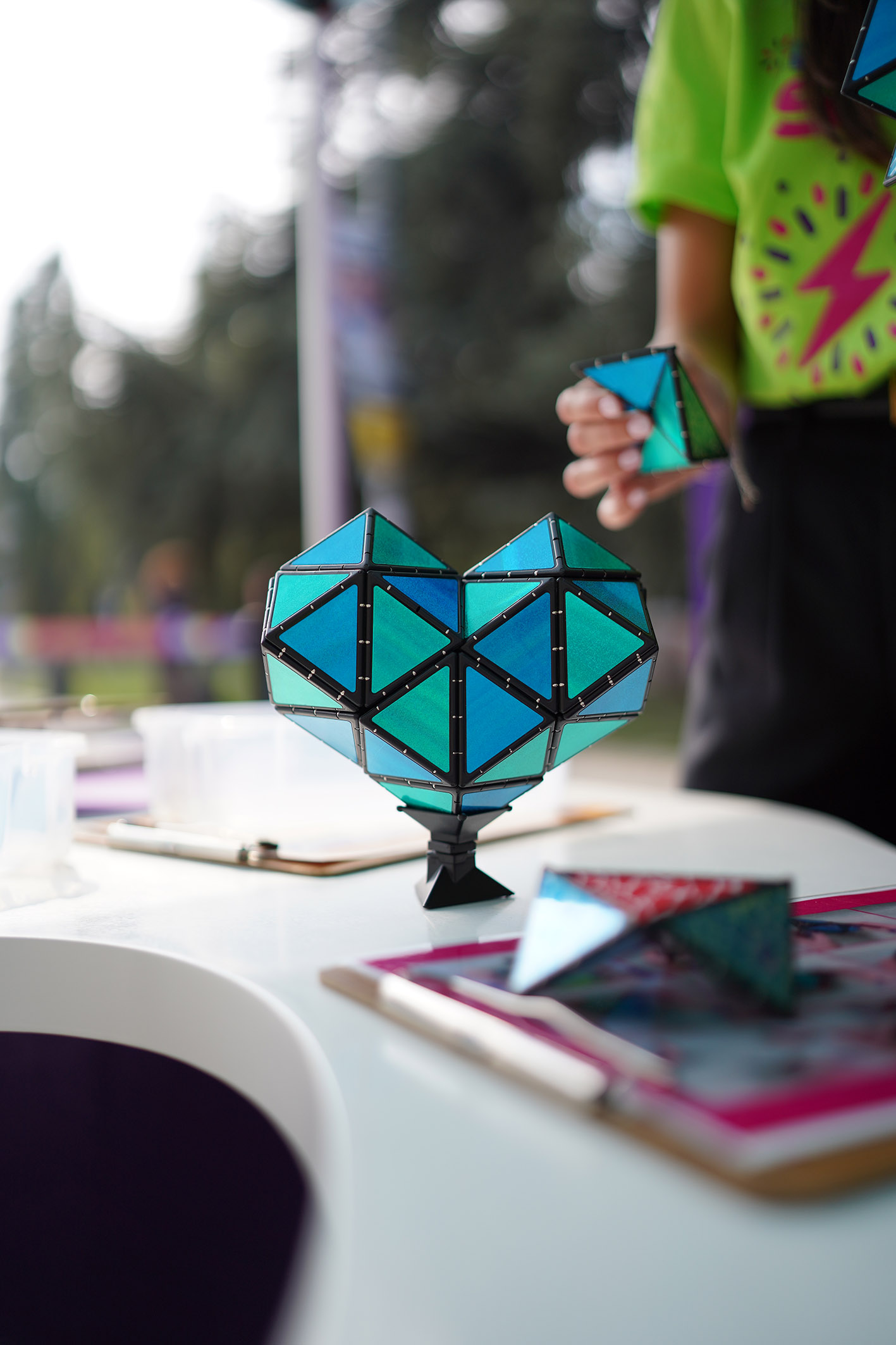 Ivrea, la scienza entra in piazza con il Curiosity Cube di Merck