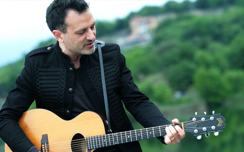 Fabrizio Zanotti presenta a Ivrea “Esho funi”, album tra ambiente e cambiamento
