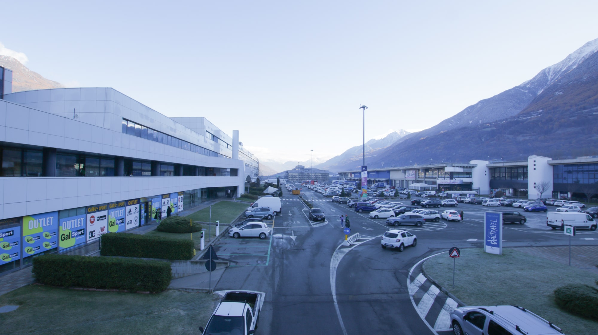 Aosta, il commercio di prossimità arretra mentre avanzano i centri commerciali