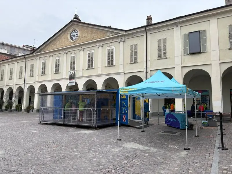 La scienza entra in piazza a Ivrea con il laboratorio mobile Curiosity Cube
