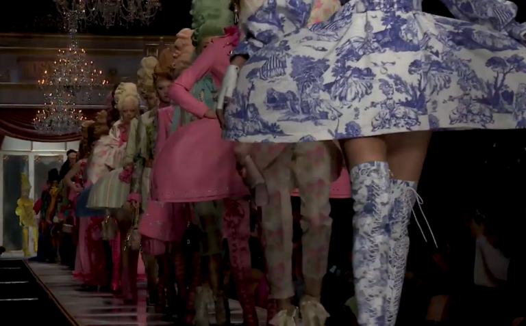 MOSCHINO Autunno Inverno 2020 – 2021: 100% VERSAILLES