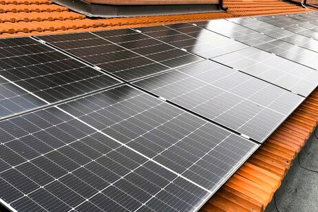L’Italia investe 1,1 miliardi di euro per la transizione ecologica, contribuendo così al cambiamento verso un’economia sostenibile.