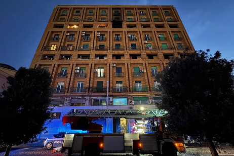 Tragedia a Napoli: giovane donna perde la vita in incendio al Bed e Breakfast