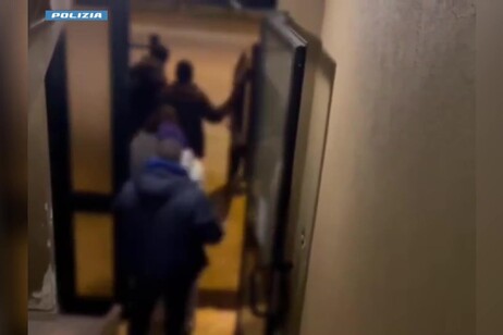 Terrorismo a Napoli: arrestato estremista musulmano con legami ISIS