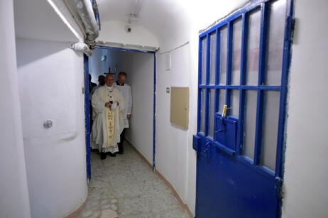 Francesco in carcere: visita al Regina Coeli, messaggio di speranza per le persone condannate.