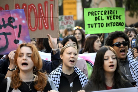 La salute mentale dei giovani: l’impatto della crisi climatica non solo ambientale ma anche psicologico.