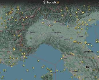 Guasto a centro radar blocca aerei nel nord ovest, voli sospesi e ritardi da Milano a Torino