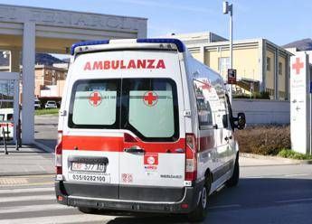 Lecce, malore in auto mentre aspetta moglie sotto sole: muore a 35 anni