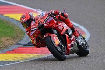 MotoGp, Marquez vince la Sprint in Ungheria davanti a Di Giannantonio. Delude Bagnaia