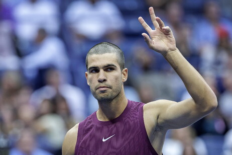 Alcaraz travolge Bellucci agli US Open: un abisso generazionale.