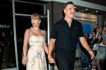 Taylor Swift e Travis Kelce si sposano, il romantico annuncio della cantante