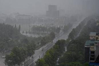 Vietnam, tifone Kajiki si avvicina alla costa: evacuate oltre 325mila persone