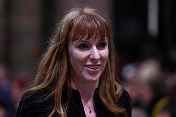 Scandalo casa nel Regno Unito, si dimette la vice premier Rayner