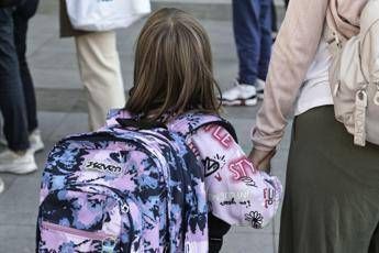 Si torna a scuola, il pediatra ai genitori: “Vietato trasmettere ai figli l’ansia del rientro”