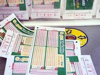 Superenalotto, numeri combinazione vincente oggi 9 ottobre