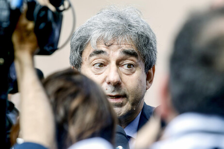 12d8c78a64c45d13f7bb90c1883c9948