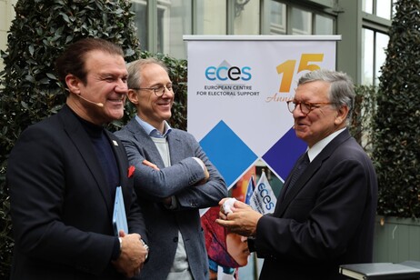 2d4c9d819852b8caad2a772f112042f8