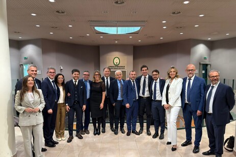 8ec3acd2c6a2f5be8c3d4ea4566ddbff