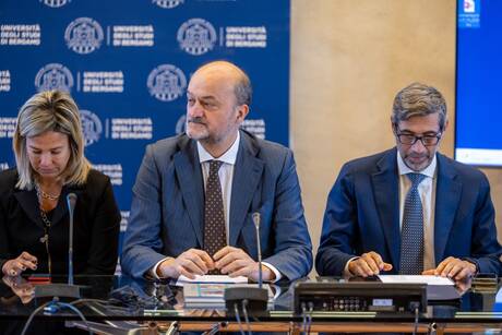 9032f5ae849af7f74787d20236f05c81