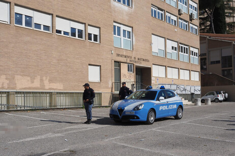 b821090853c670ee8b55d300239e9a2e