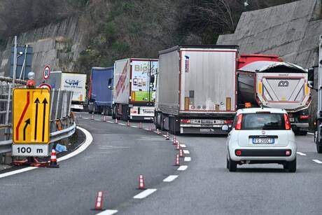 Autostrade, traffico per lavori sulla A26