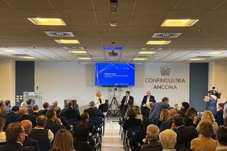 eef76e10885609a5ea07e46702fb919b