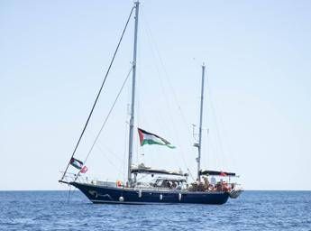 Gaza, Israele dirotta nave con a bordo Greta Thunberg