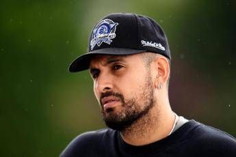 Kyrgios tagliato dalla Bbc (anche) per gli attacchi a Sinner. Non commenterà Wimbledon