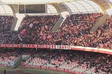 Bari: Il questore adotta provvedimenti severi contro un tifoso che ha colpito con un pugno un altro spettatore