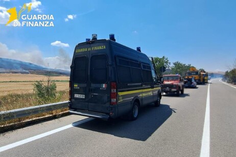 b7314e8e9bd5d7aa3ae8571553cbfd75